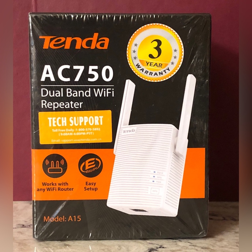 Tenda AC750 dual band wifi repeater, works with any WiFi Router. Color white.